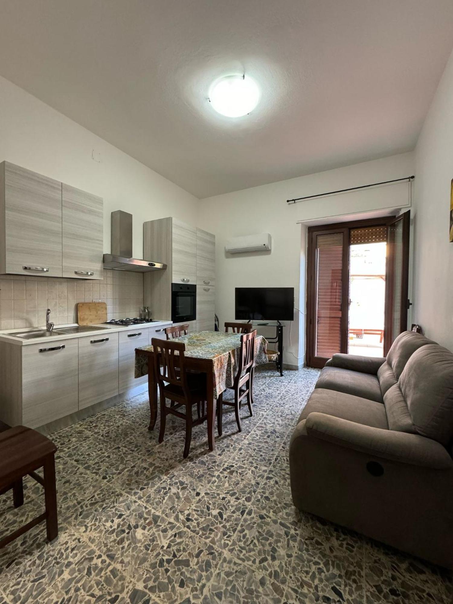 Pm 41 Via Ennio Porrino Guest House Алгеро Екстериор снимка
