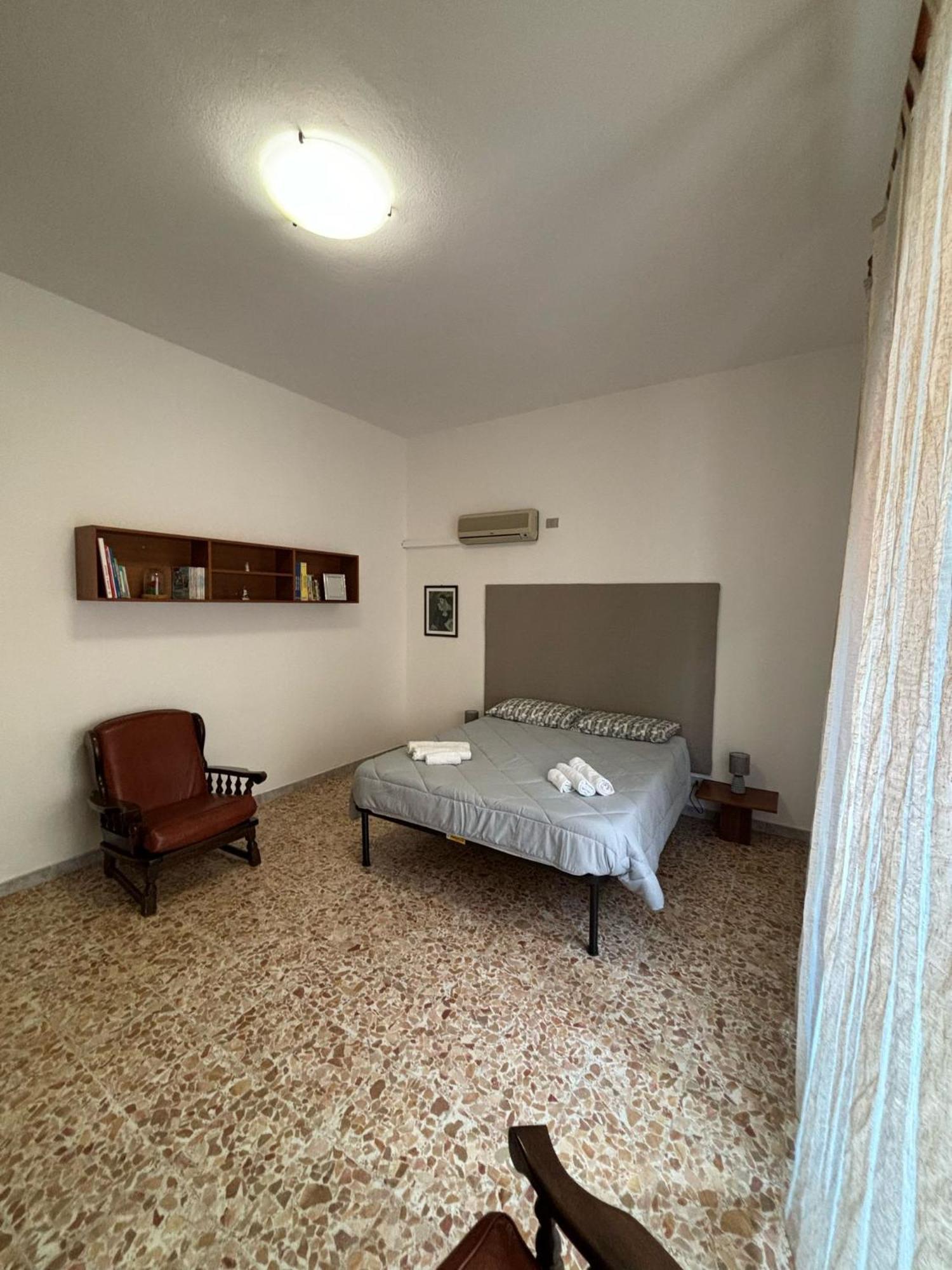 Pm 41 Via Ennio Porrino Guest House Алгеро Екстериор снимка