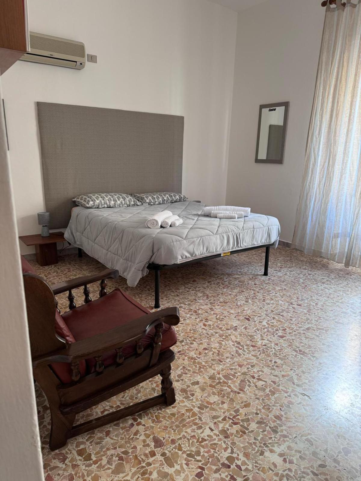 Pm 41 Via Ennio Porrino Guest House Алгеро Екстериор снимка